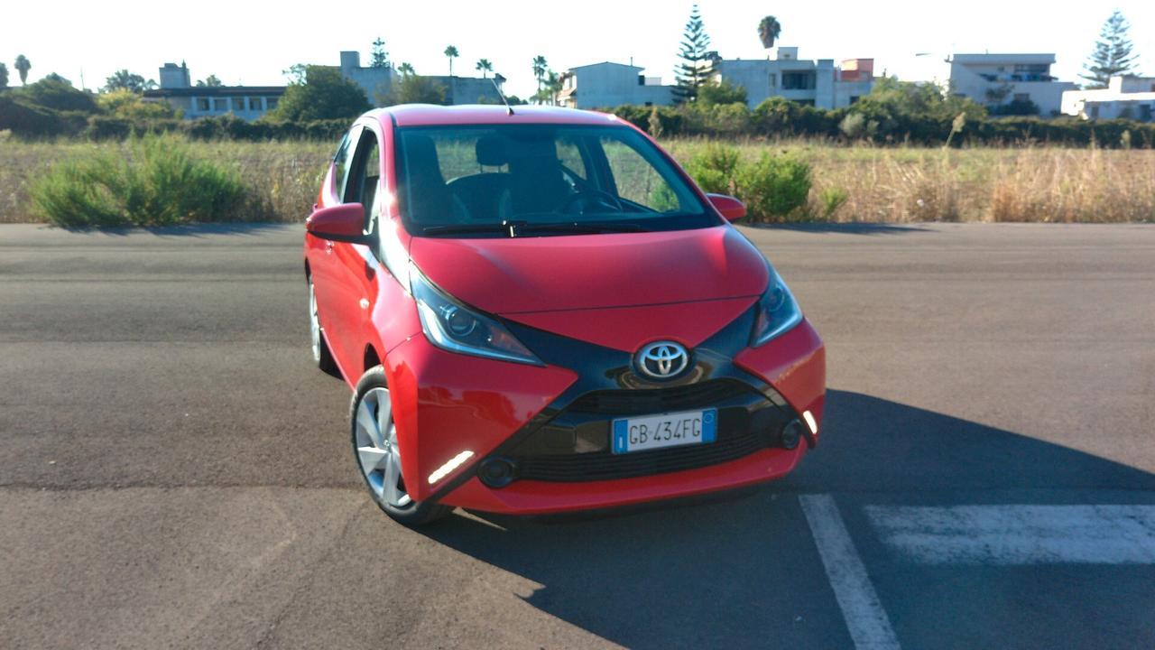 Toyota Aygo 1.0 VVT-i 69 CV 5 porte x-cool TSS