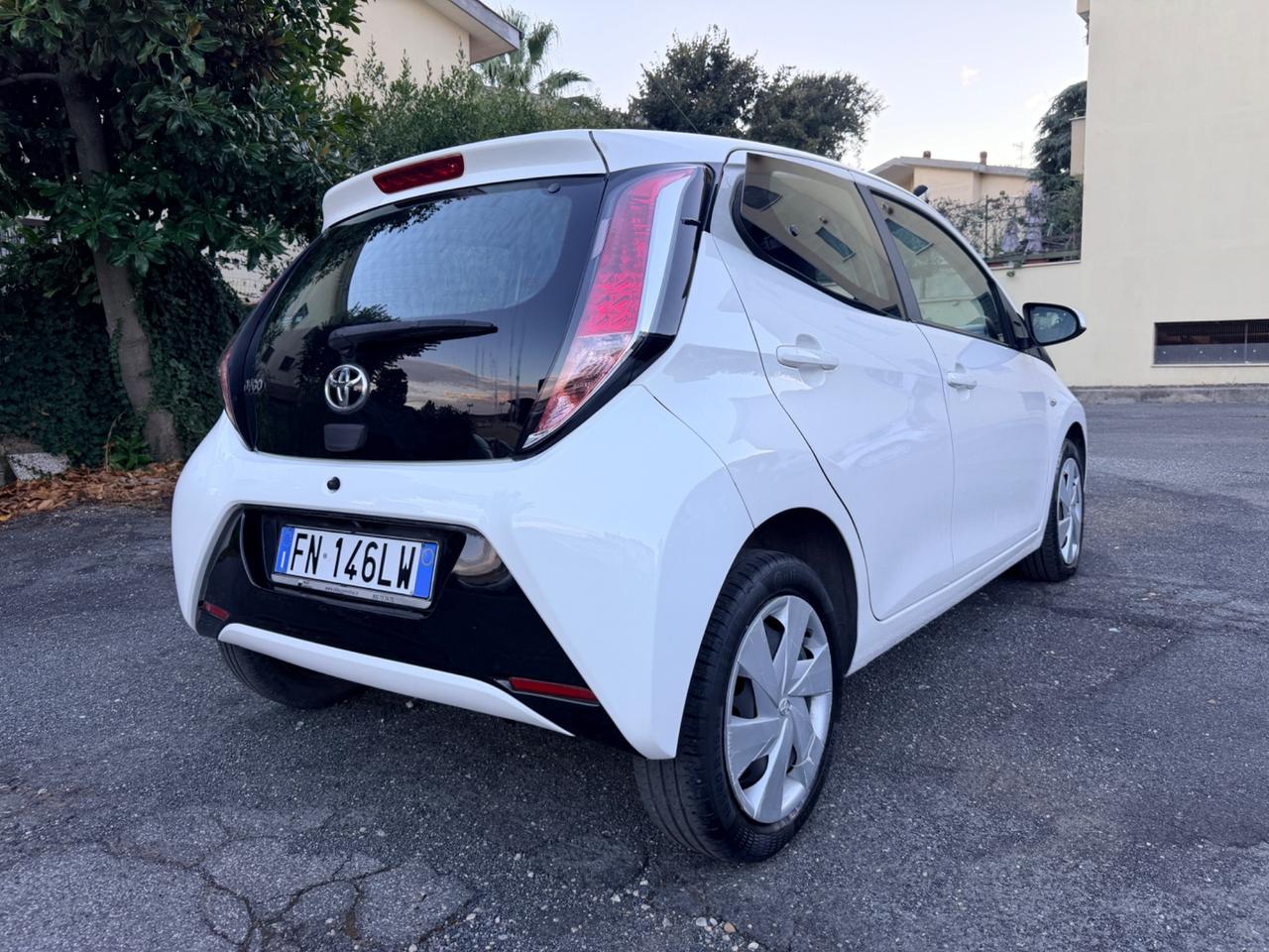 Toyota Aygo 1.0 VVT-i 69 CV 5 porte x-play TSS MMT