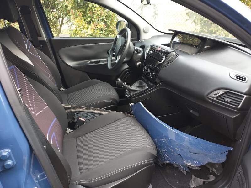 Lancia Ypsilon 0.9 TwinAir 85 CV 5 porte Metano Ecochic