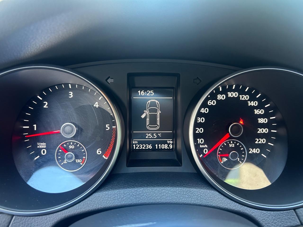 Volkswagen Golf 1.6 TDI DPF 5p. Sport Edition R LINE