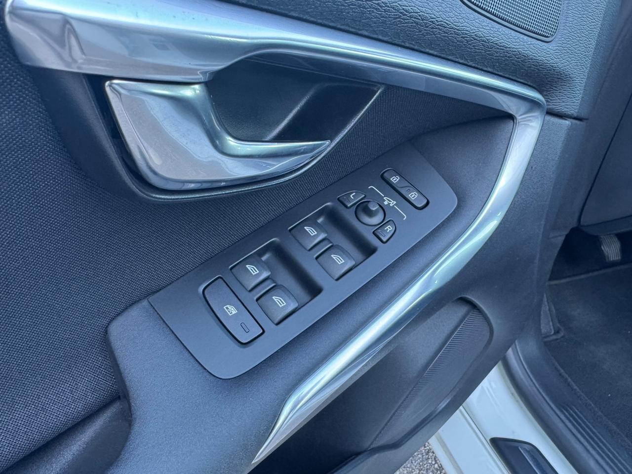 Volvo V40 D2 2.0 120CV Inscription NEOPATENTATI