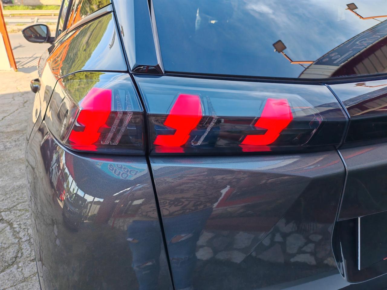 Peugeot 2008 1,5 diesel 12/2021 Cv110