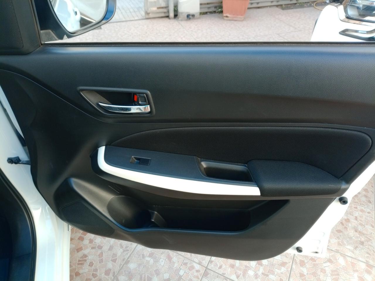 Suzuki Swift 1.2 Hybrid Top