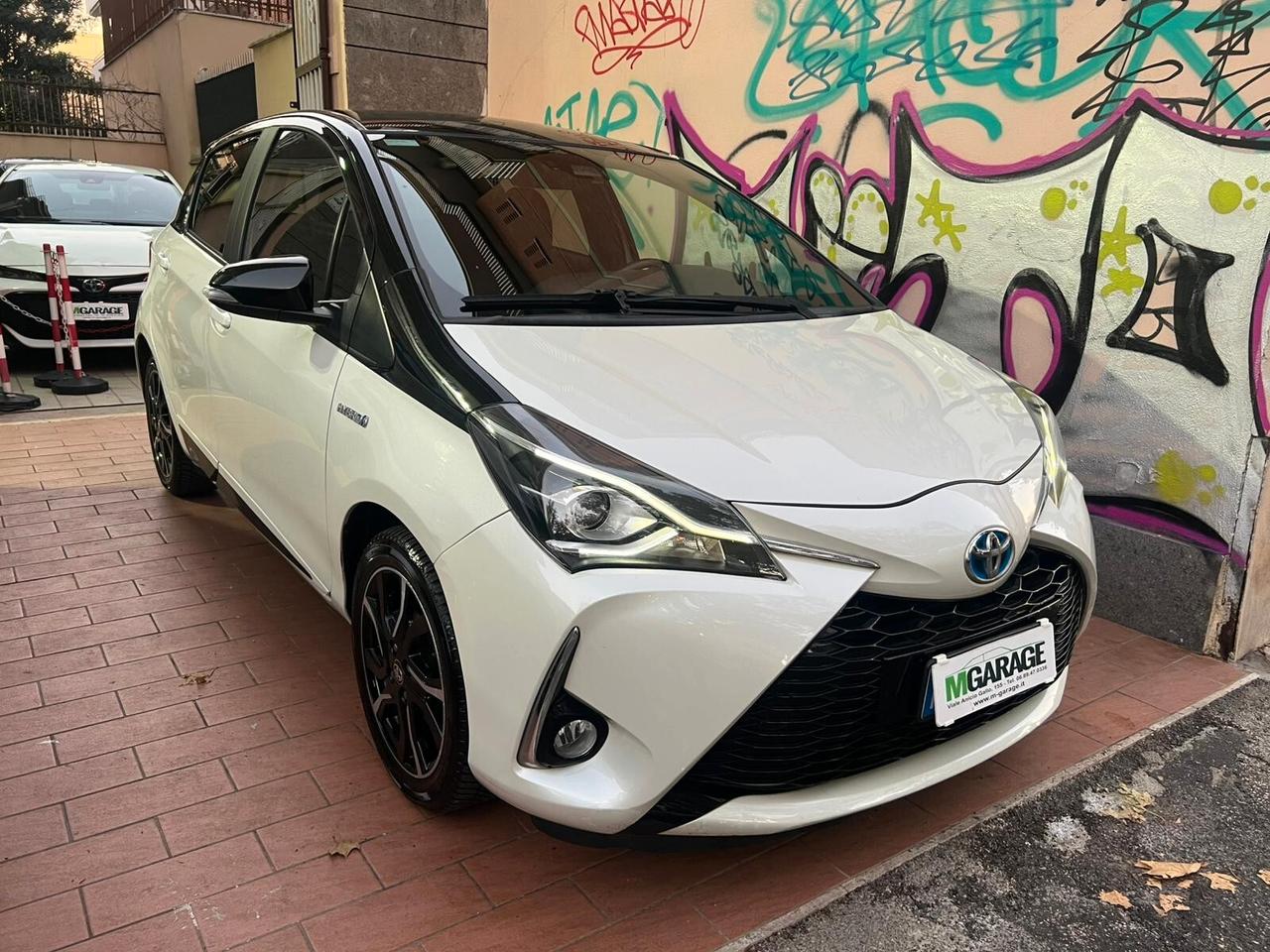 Toyota Yaris 1.5 Hybrid Style / Y20 BITONE