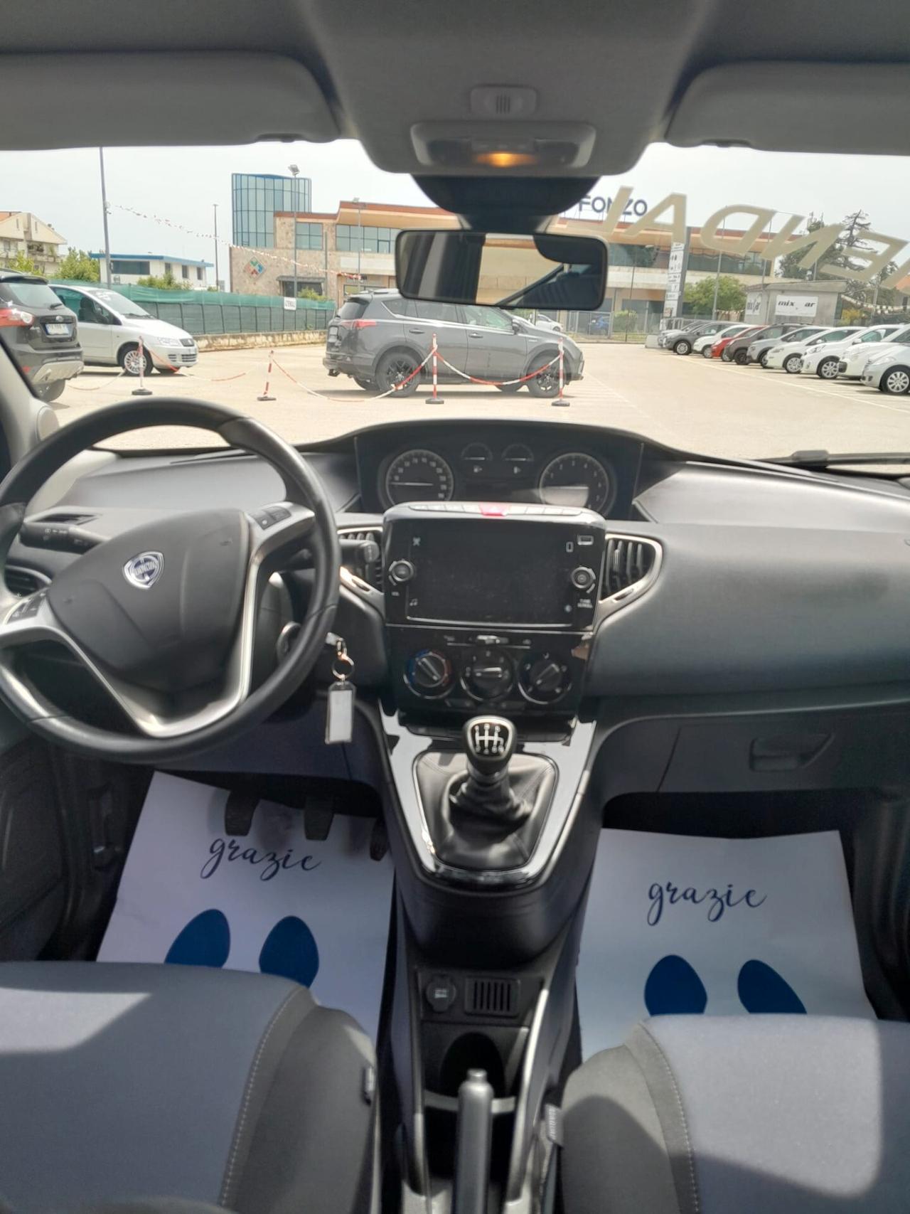 Lancia Ypsilon 1.0 FireFly 5 porte S&S Hybrid Ecochic Gold