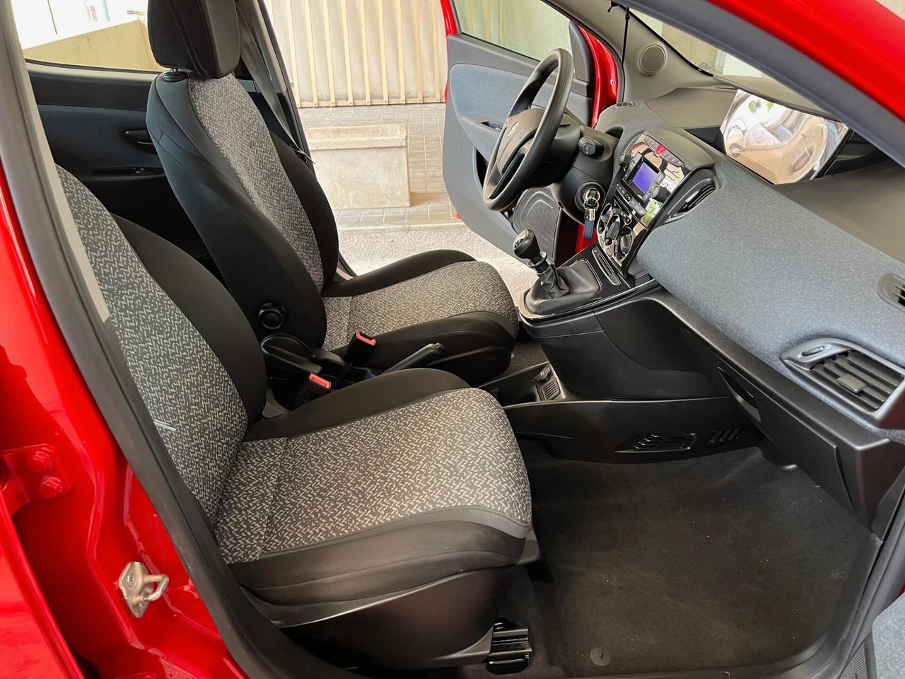 Lancia Ypsilon 1.0 FireFly 5 porte S&S Hybrid Silver Plus