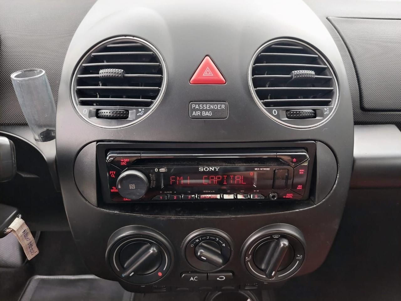 VOLKSWAGEN New Beetle 1.6 FL - 2009