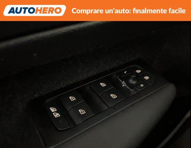 VOLVO XC40 B4 AWD Geartronic Momentum Pro