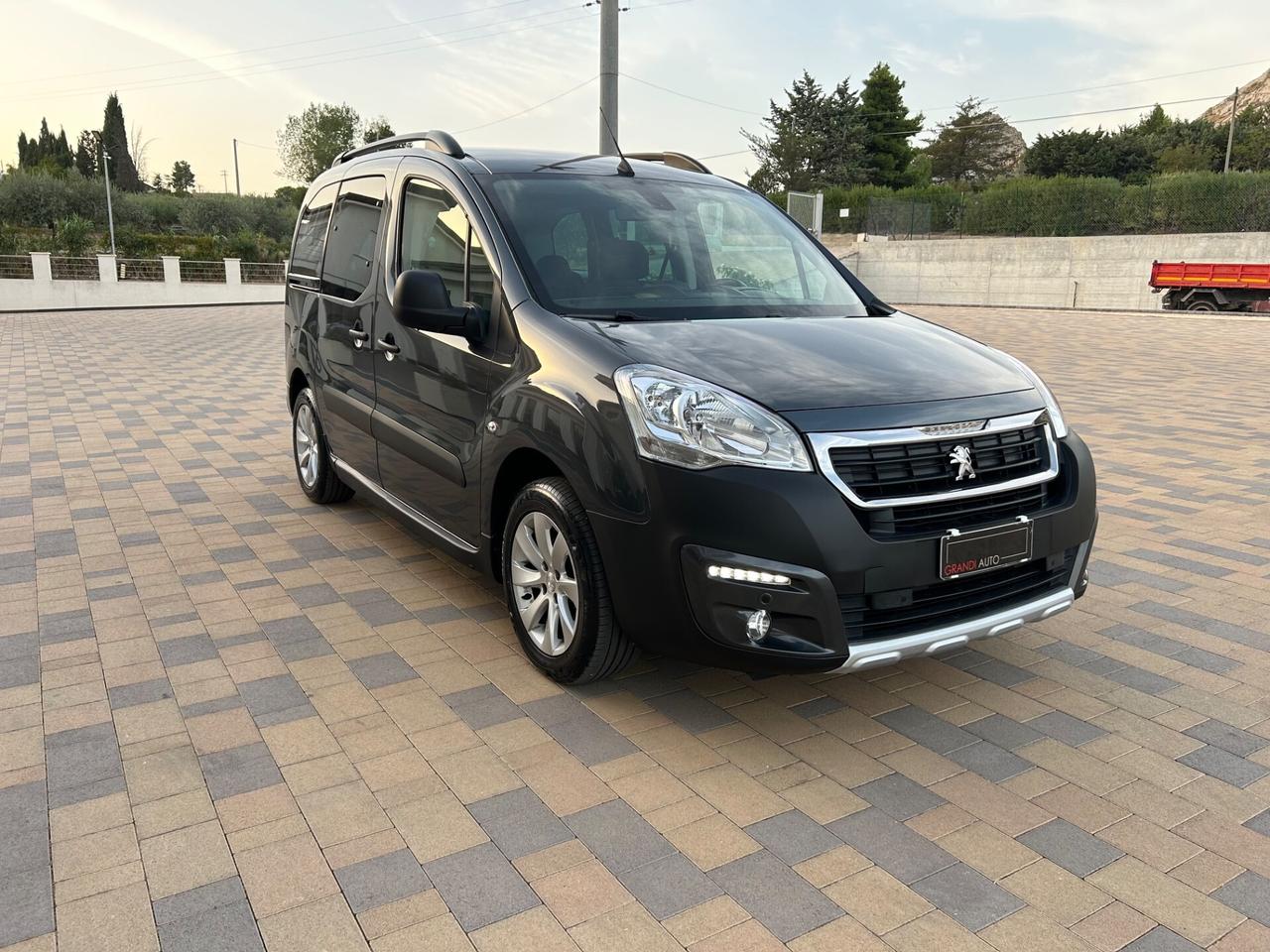 Peugeot Partner Tepee BlueHDi 100 Outdoor