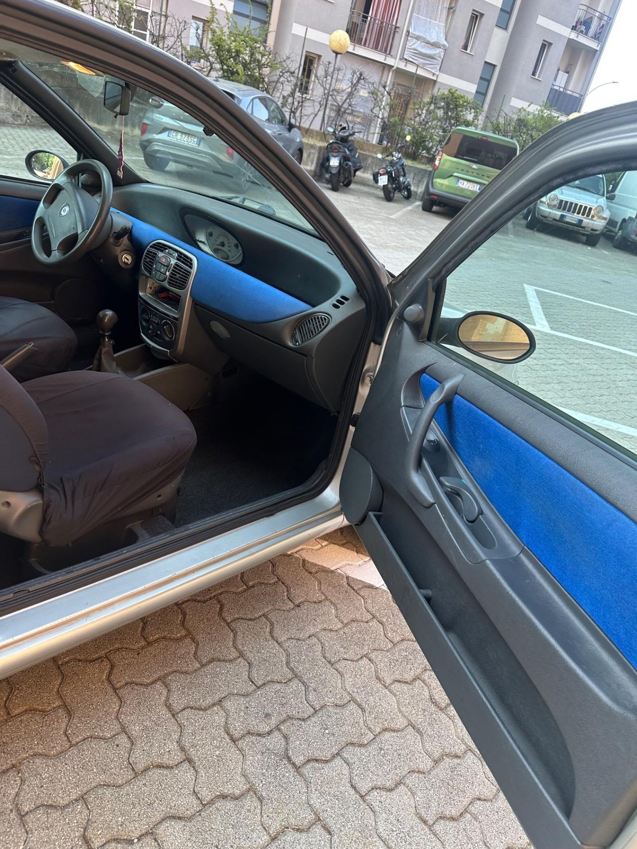 Lancia Y 1.2i cat Elefantino Blu