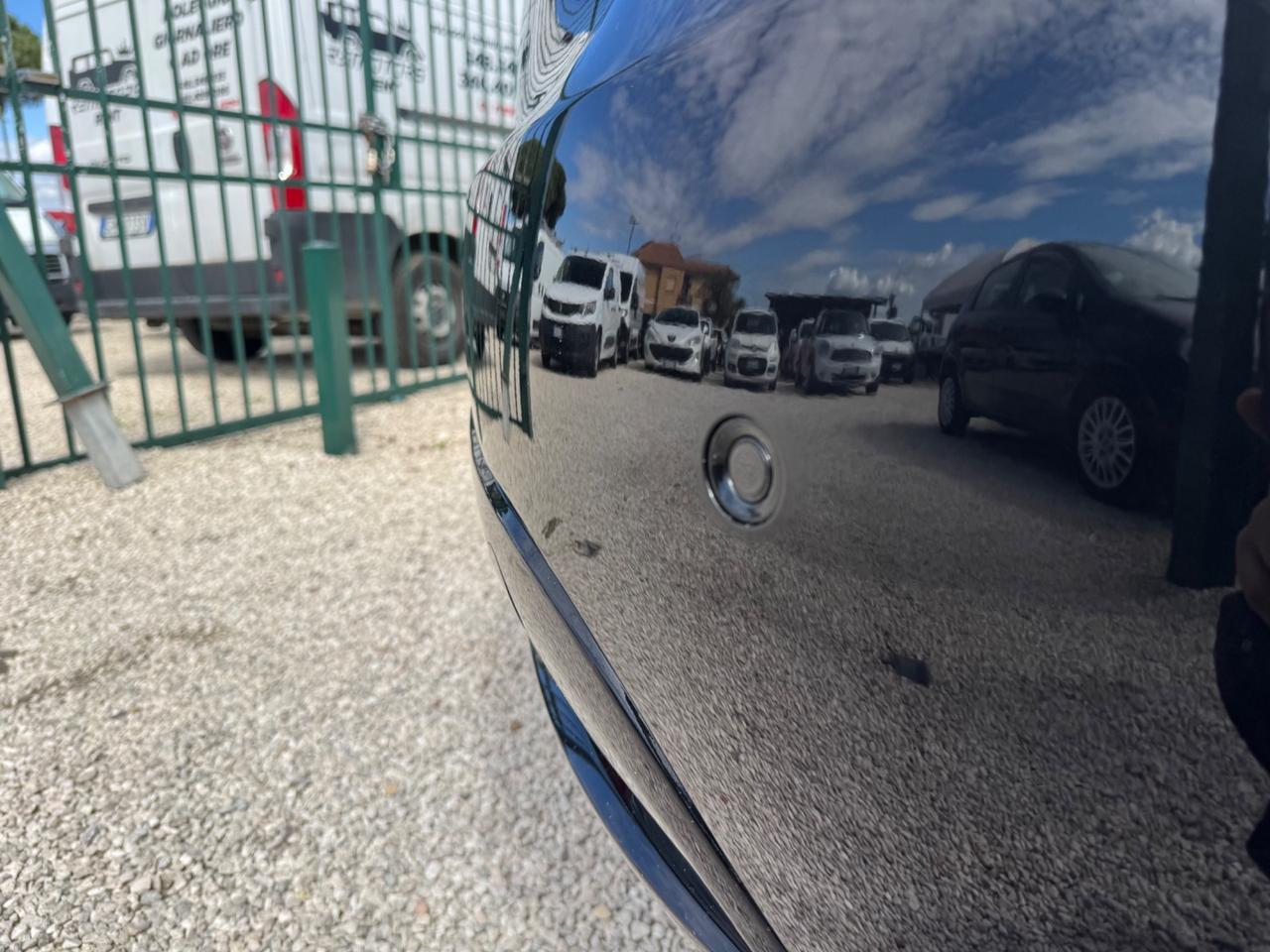 Lancia Ypsilon 1.0 Hibrid