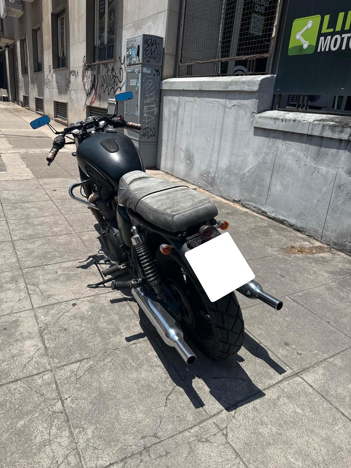 Triumph Bonneville T100 black