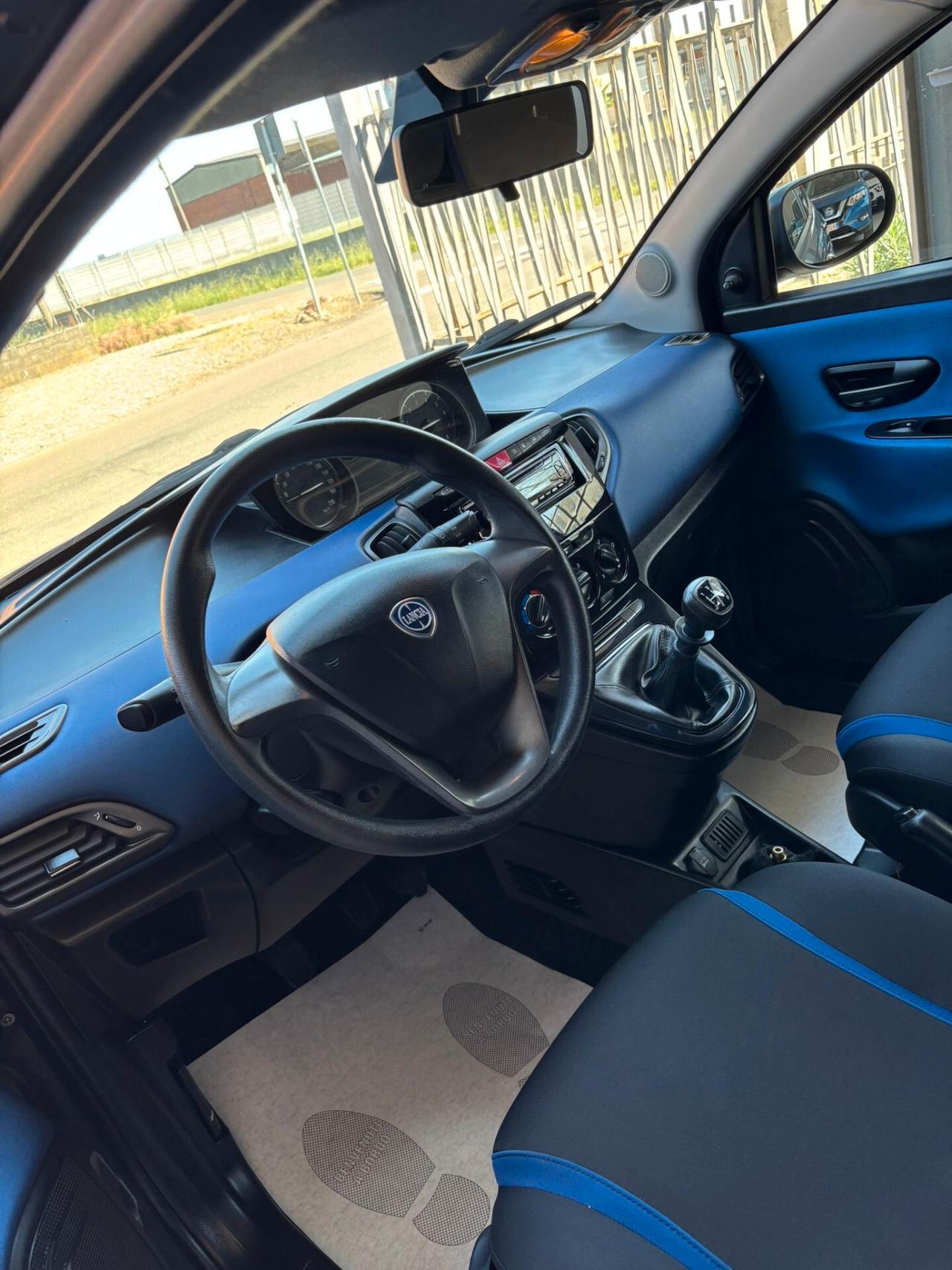 Lancia Ypsilon 1.2 69 CV 5 porte GPL Ecochic Silver