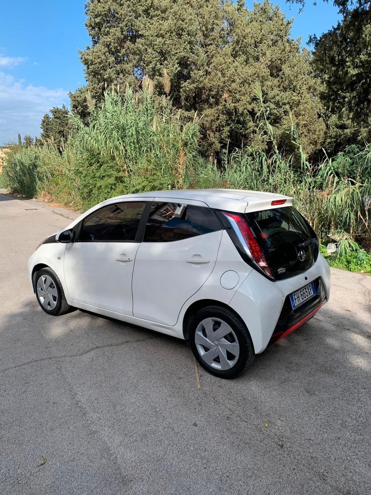 Toyota Aygo 1.0 VVT-i 69 CV 5 porte x-cool TSS