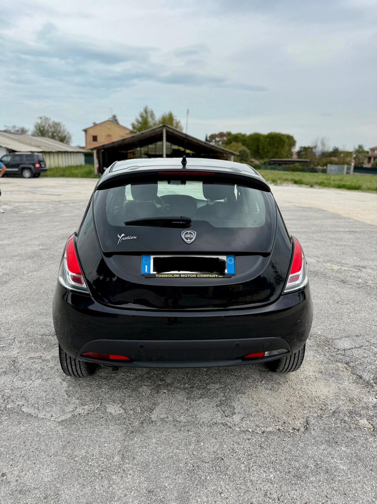 Lancia Ypsilon 1.2 benzina 5porte NEOPATENTATI