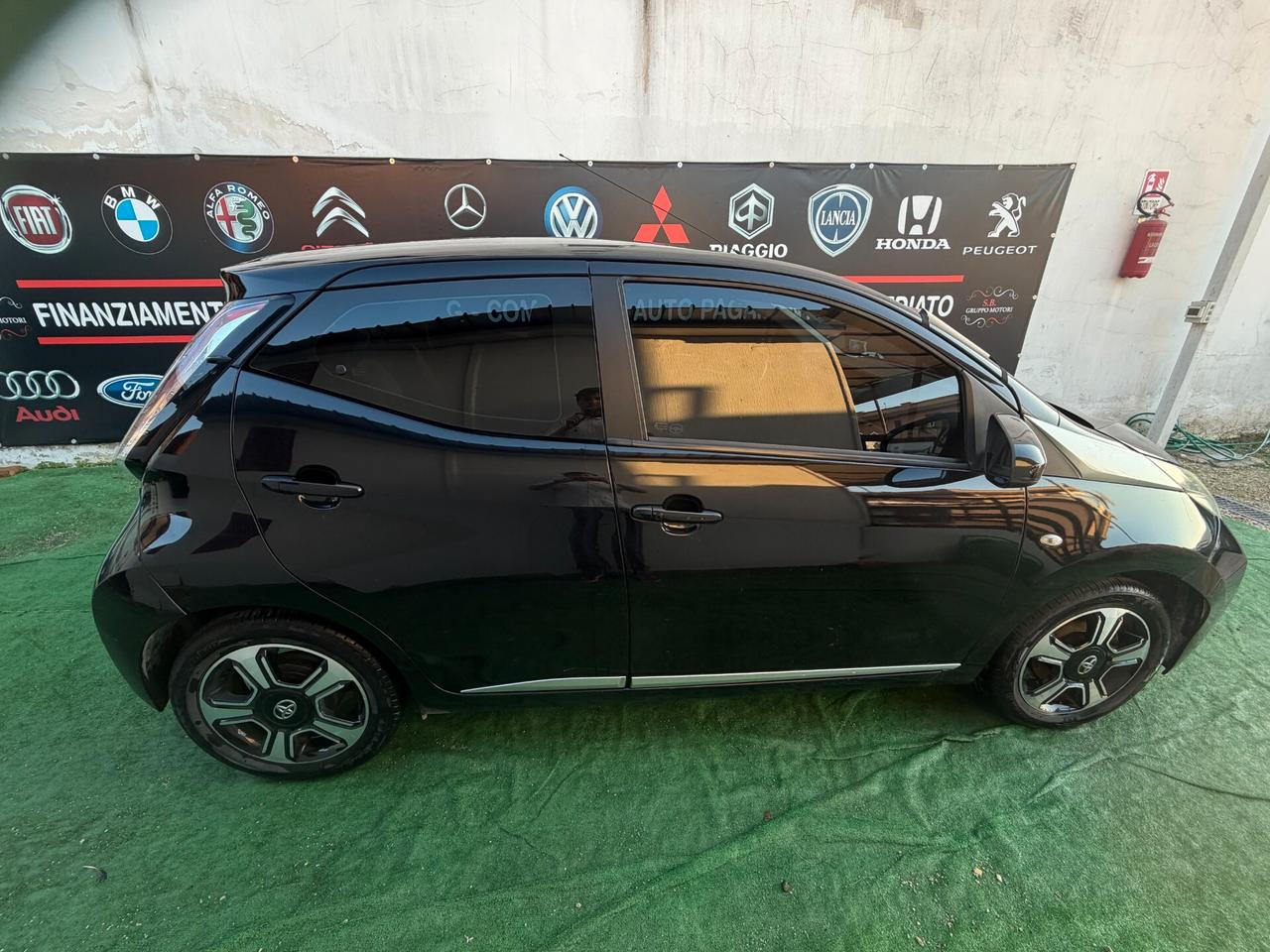 Toyota Aygo 2017 AUTOMATICA 1.0 VVT-i 69 CV 5 porte x-play