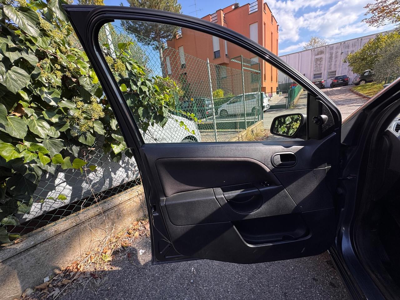 Ford Fiesta 1.4 16V 5p. Ghia