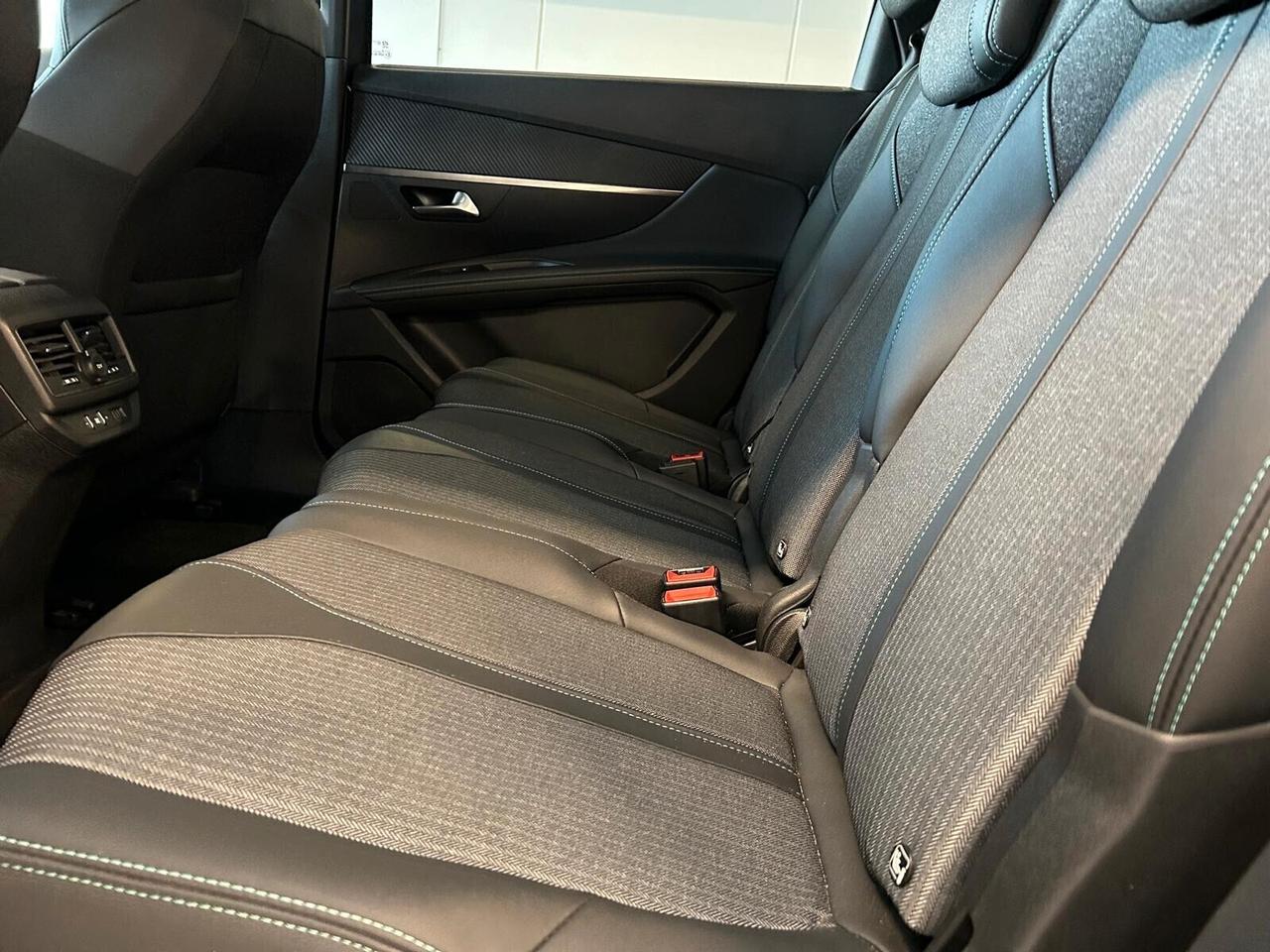 Peugeot 5008 ALLURE PACK Hybrid 136 e-DCS 7p. SPOTICAR
