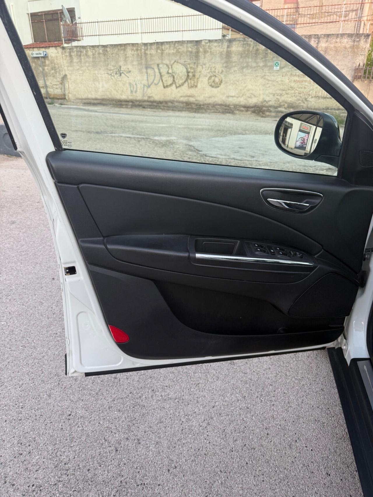Lancia Delta 1.6 MJET Finanziaria senza busta paga