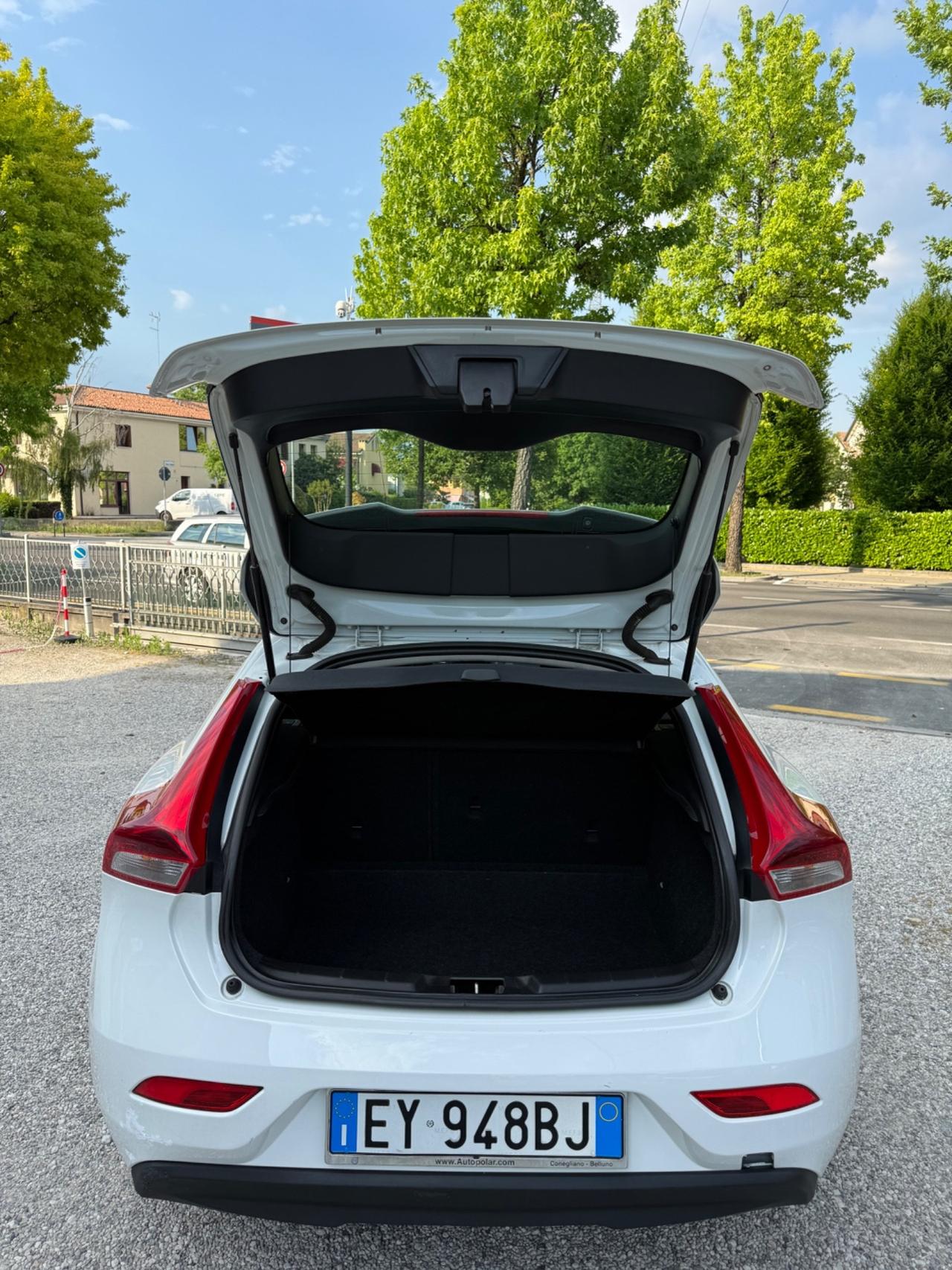 Volvo V40 D2 1.6 Summum