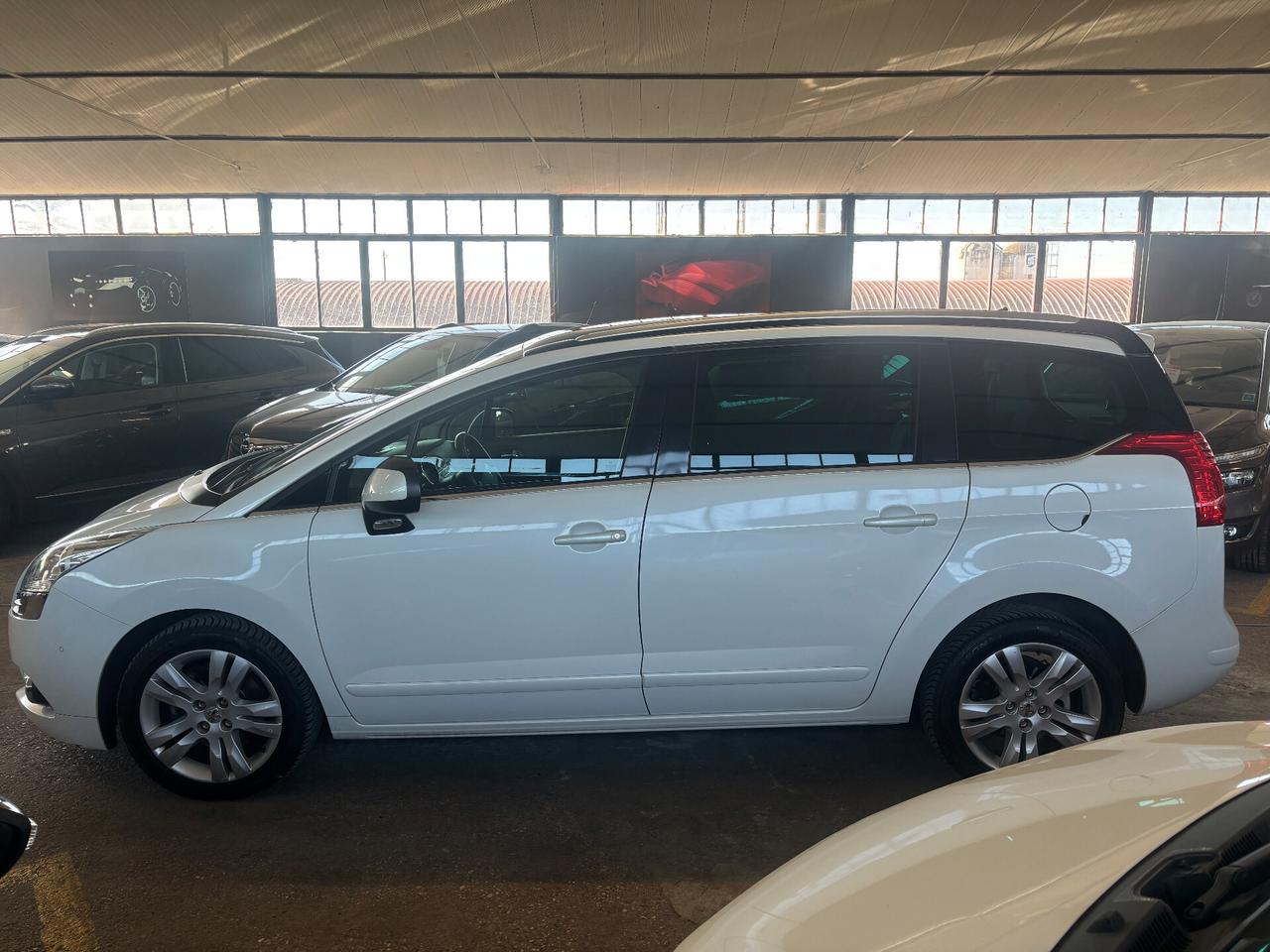 Peugeot 5008 2.0 HDi 110KW 150CV Allure 7 POSTI