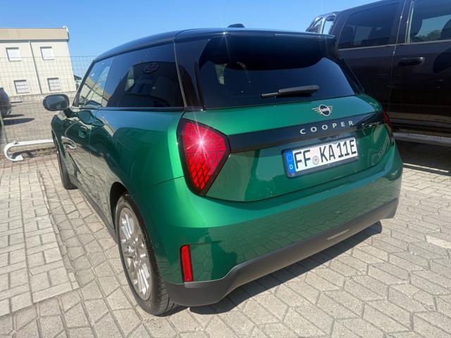 MINI Cooper E Cooper E Favoured BRITISH RACIG GREEN