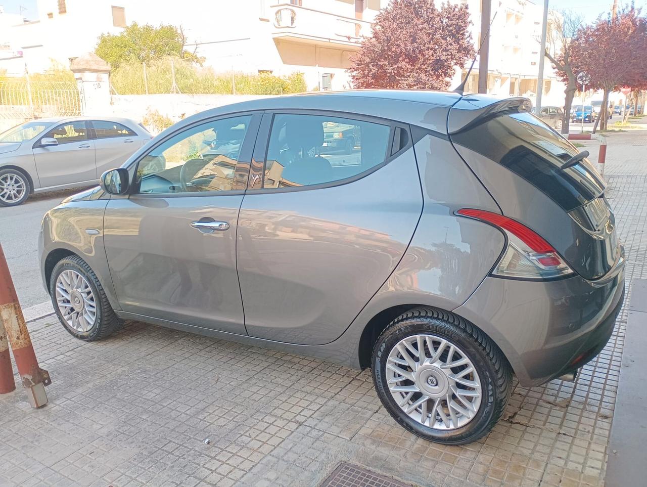 Lancia Ypsilon 1.2 69 CV 5 porte S&S Gold