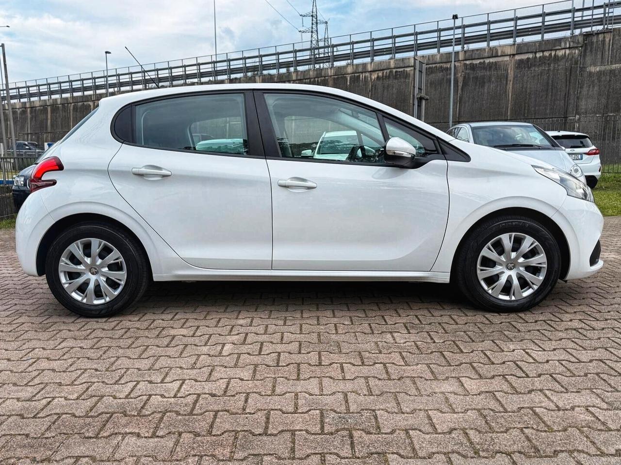 Peugeot 208 1.4 HDi 68 CV 5 porte OK NEOPATENTATI