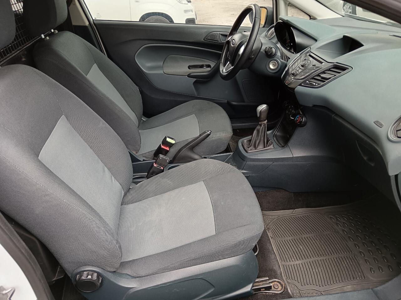 Ford Fiesta 1.4 TDCI 68CV AUTOCARRO 2 POSTI