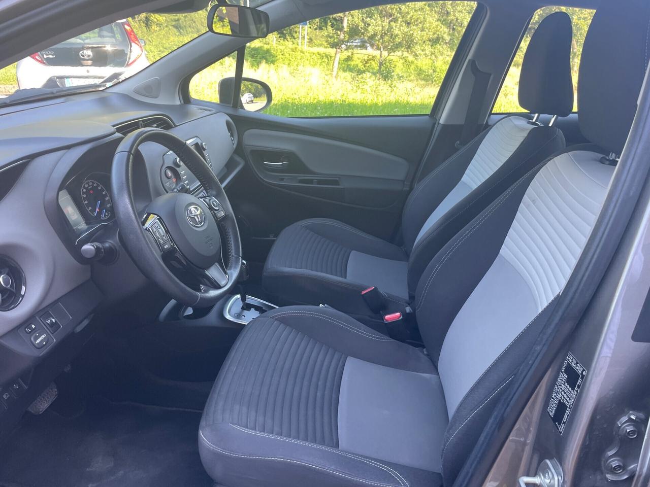 Toyota Yaris 1.5 Hybrid 5 porte*Automatik*Neopatentati*