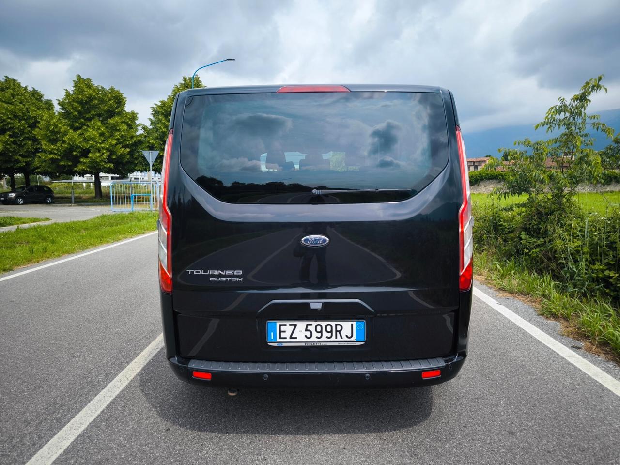 FORD TOURNEO CUSTOM 2,2 TDCI 155CV- TITANIUM- 8 POSTI