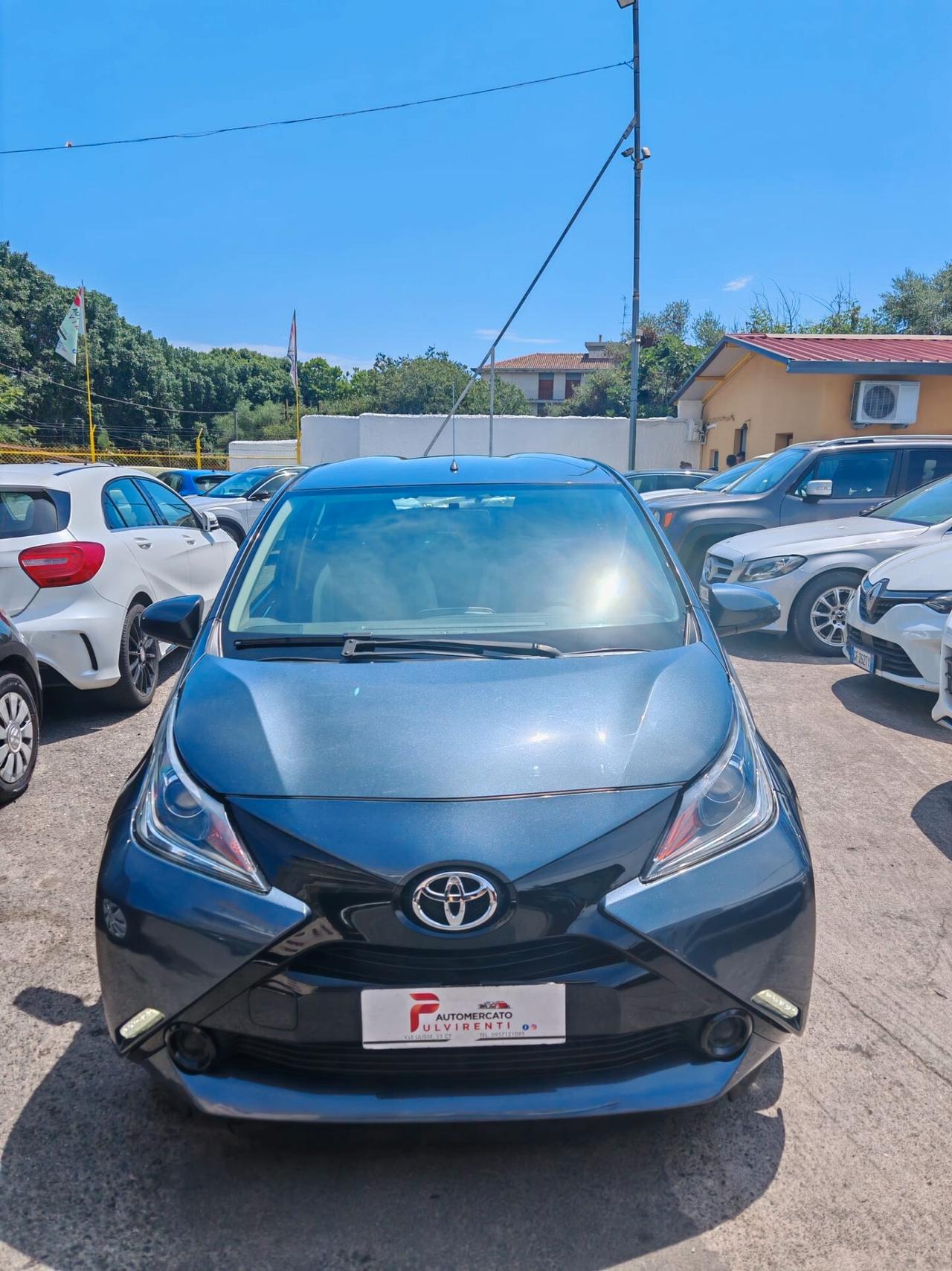 Toyota Aygo 1.0 VVT-i 72 CV 5 porte x-play MMT Automatica