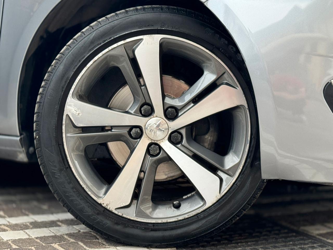 Peugeot 308 BlueHDi 120 S&S EAT6 SW Allure