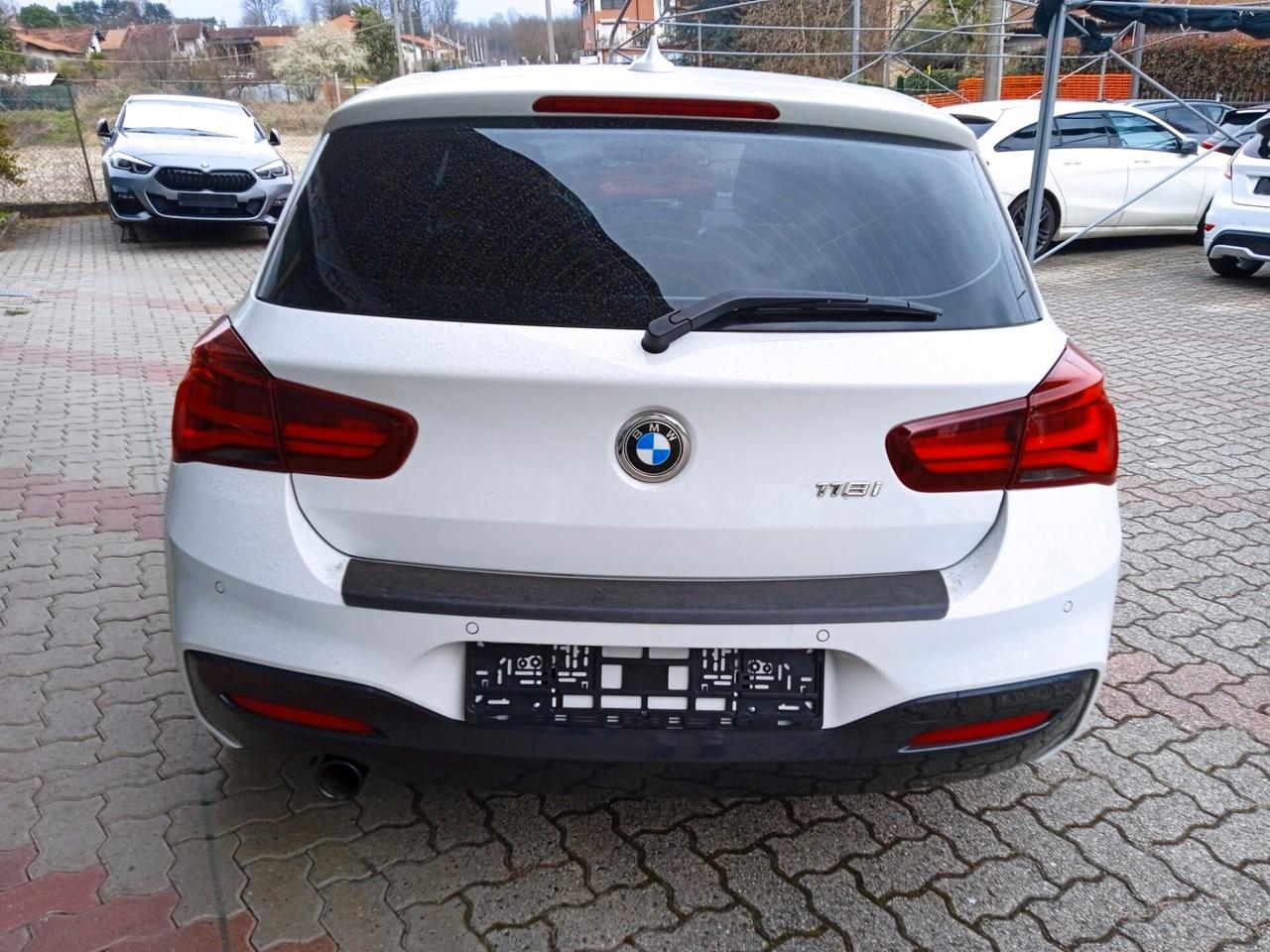 Bmw 118 M SPORT PACK SHADOW 18" SENS PARK DOPPI SEDILI RISCALDATI CRUISE CONTROL NAVY IN ARRIVO OPZIONABILE