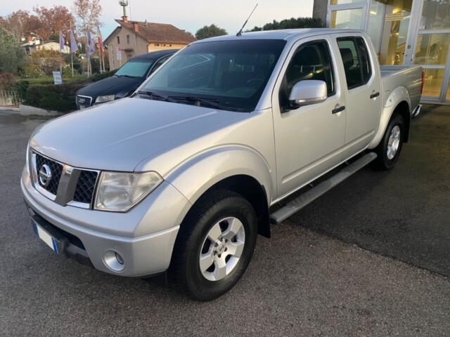 Nissan Navara Double Cab 4x4 autocarro