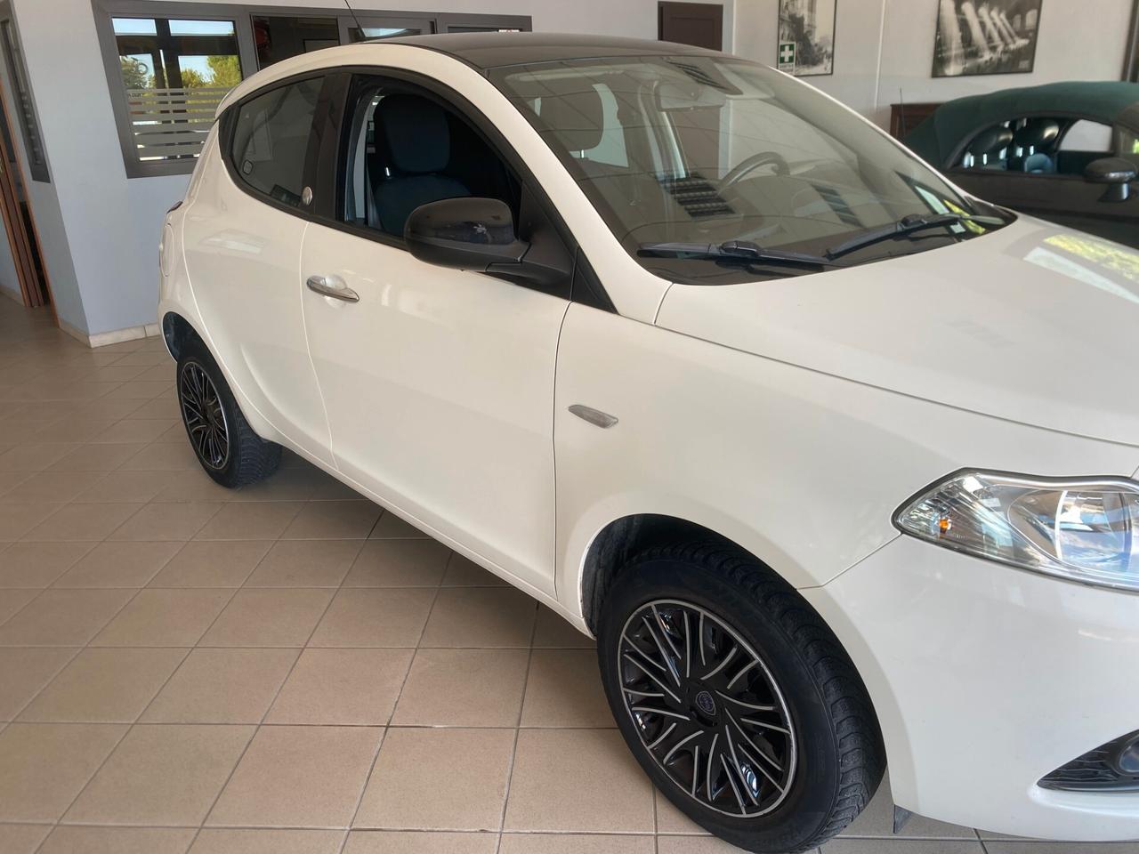 Lancia Ypsilon 0.9 TwinAir 5 porte Metano Ecochic Platinum