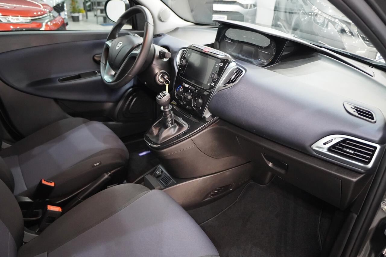 Lancia Ypsilon 1.0 FireFly 5 porte S&S Hybrid Platino