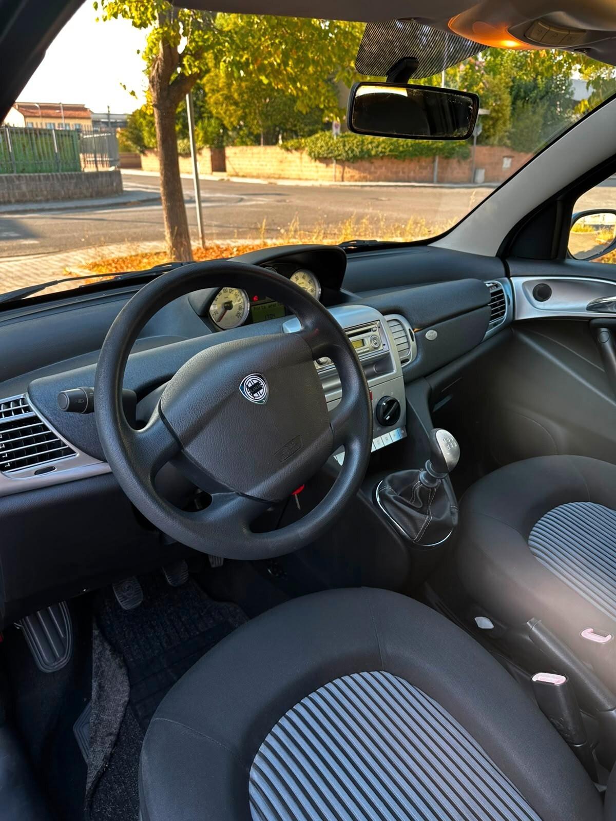 Lancia Ypsilon 1.2 SOLAMENTE 60.000 KM