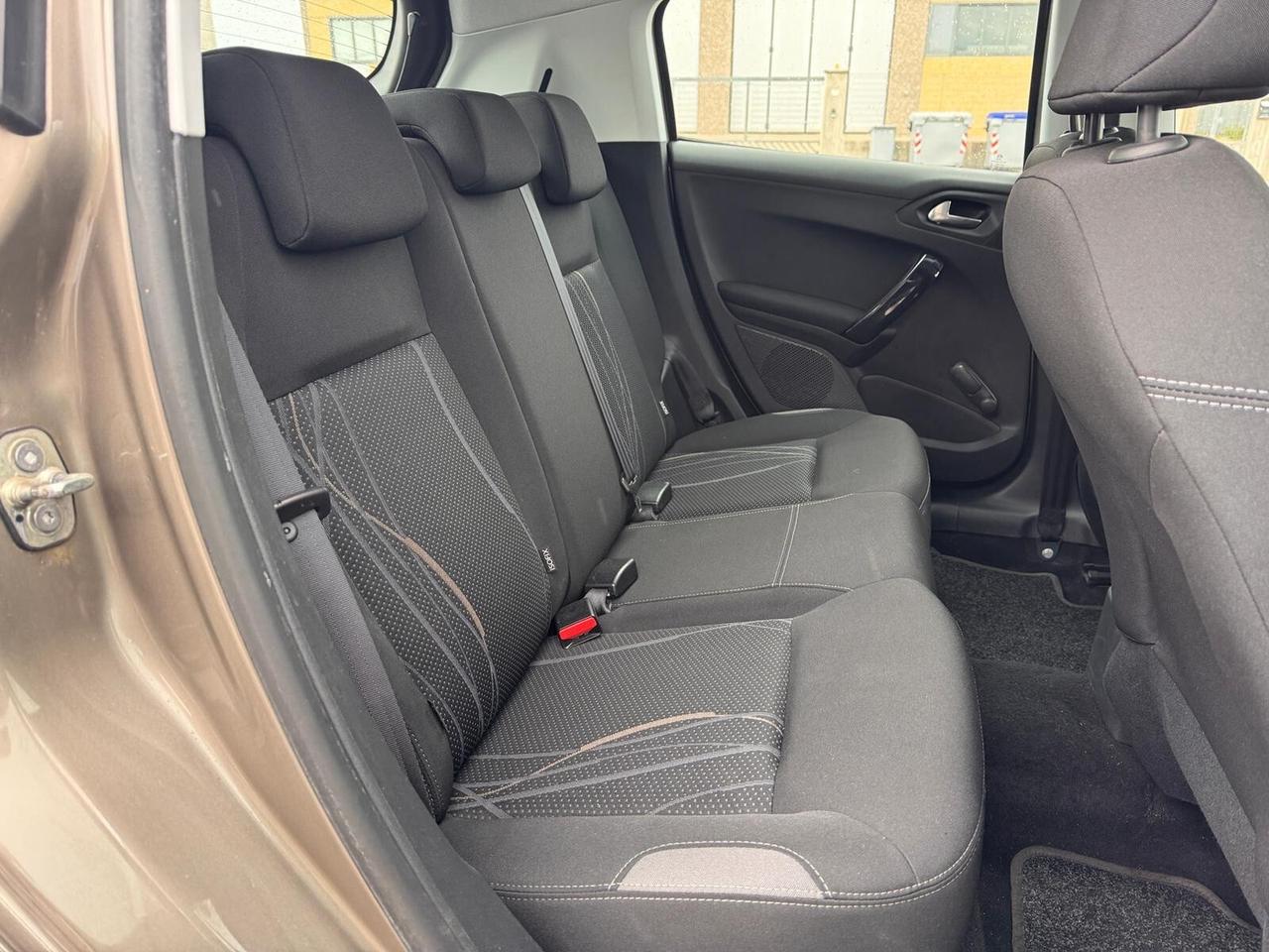 PACCHETTO : PEUGEOT 208 + FIAT 500 ( leggere )