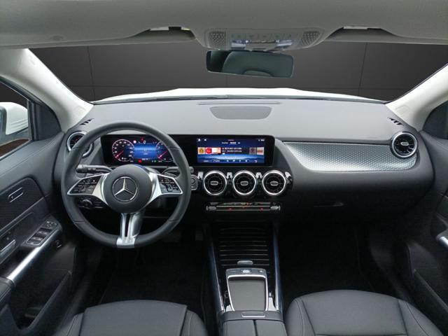 MERCEDES-BENZ GLA 180 Automatic Progressive Advanced