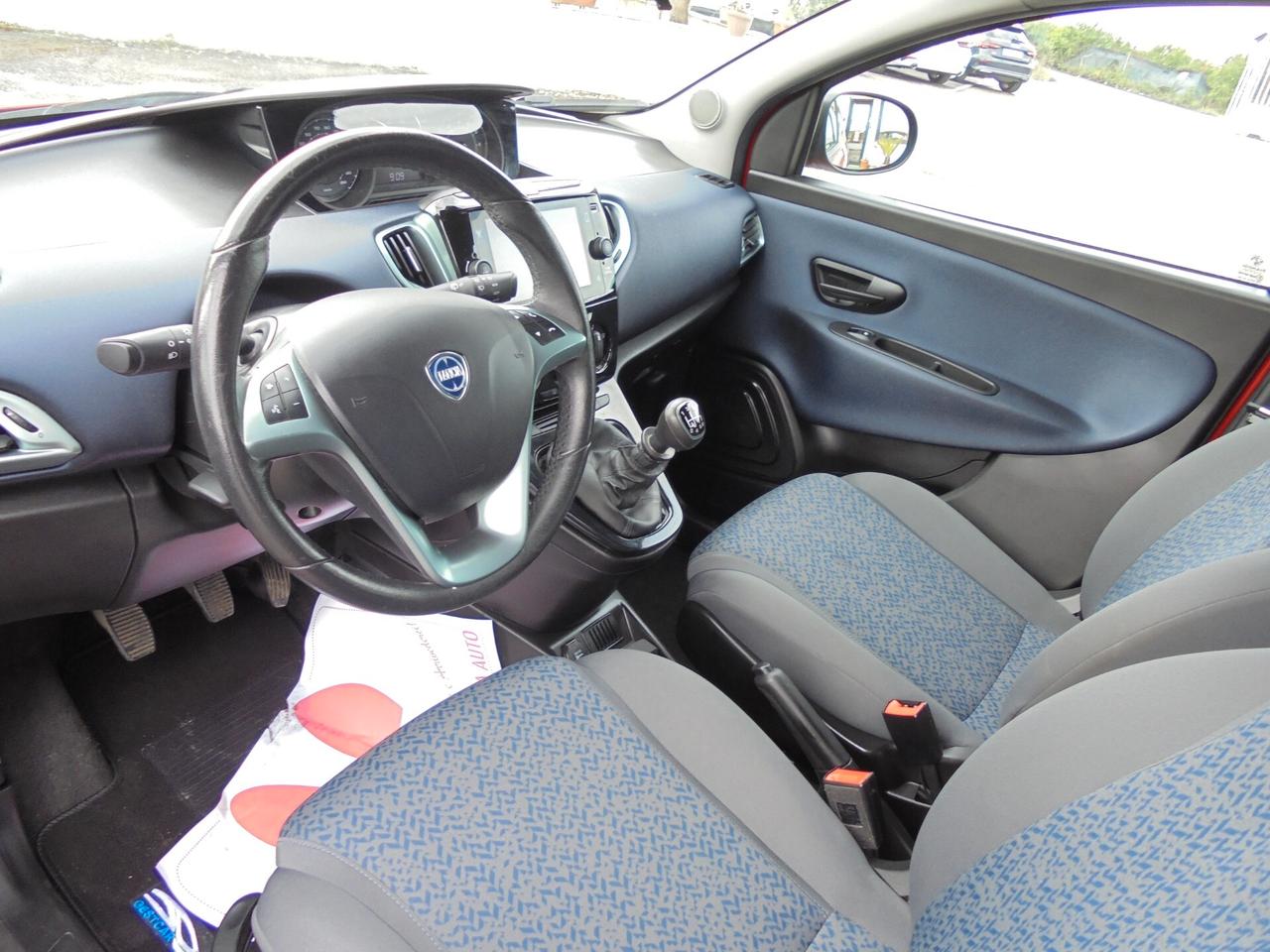 Lancia Ypsilon 1.0 FireFly 5 porte S&S Hybrid Gold