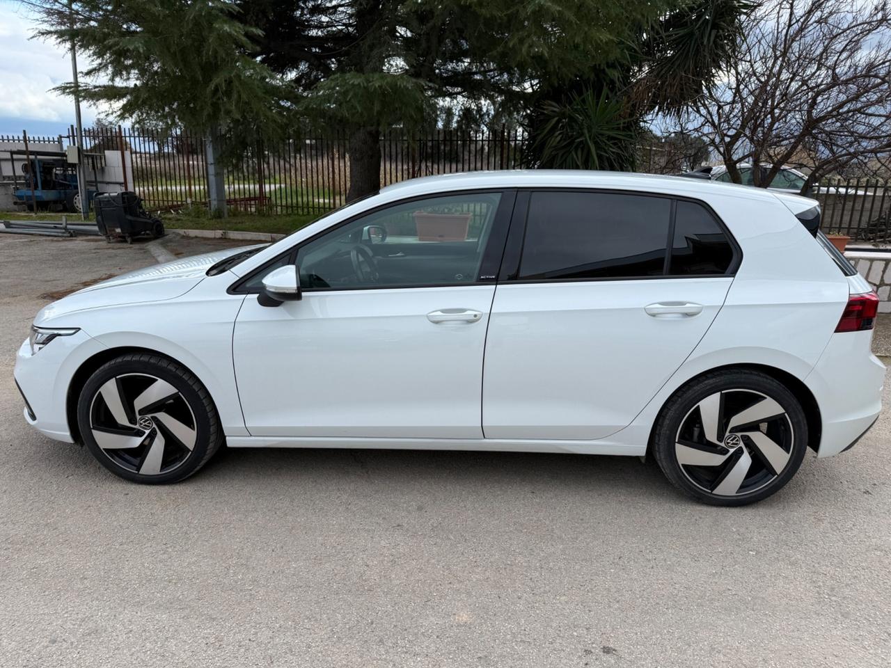 Volkswagen Golf 8 2.0 TDI DSG SCR CON GANCIO TRAINO