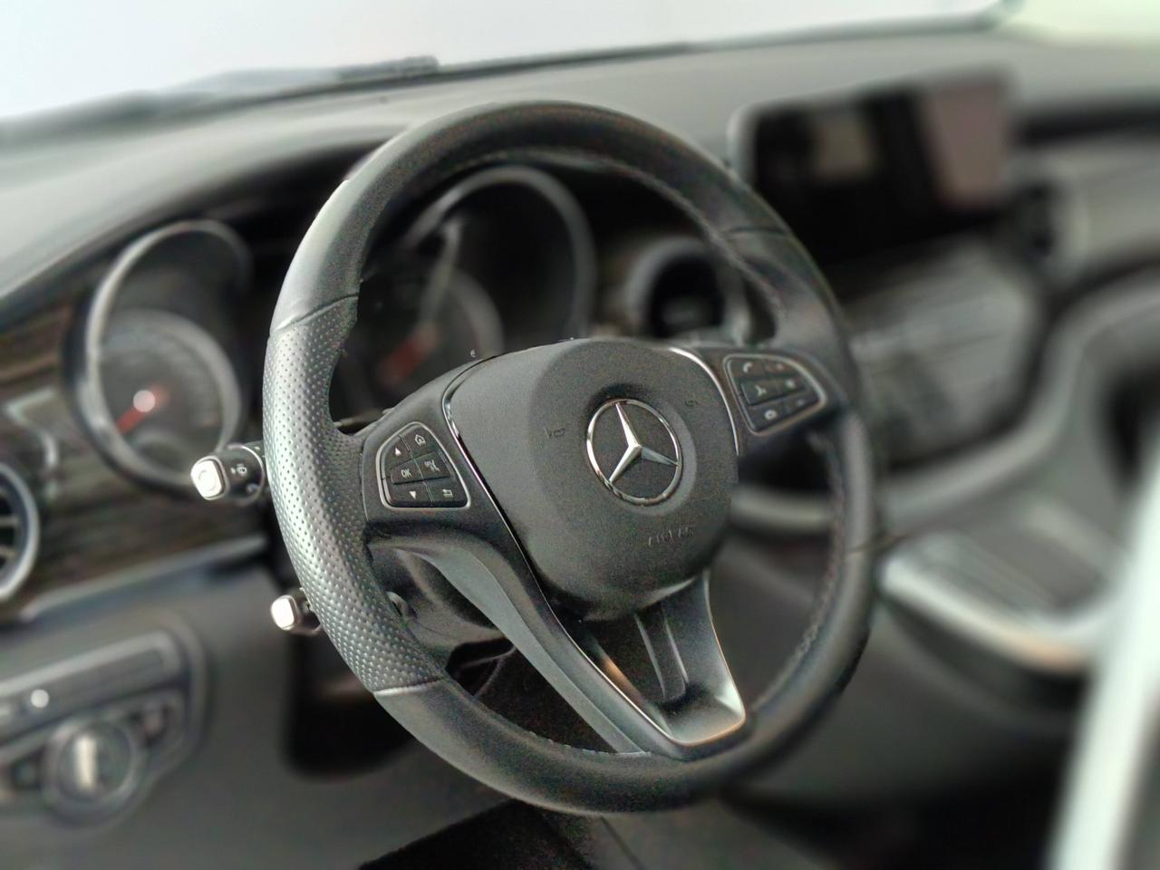 Mercedes-Benz Classe V - W447 2019 Extralong - V Extralong 300 d Premium 4matic auto