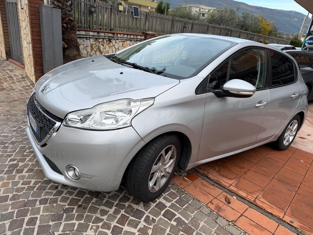 Peugeot 208 1.4 e-HDi 68 CV S&S robotizzato 5 porte Active