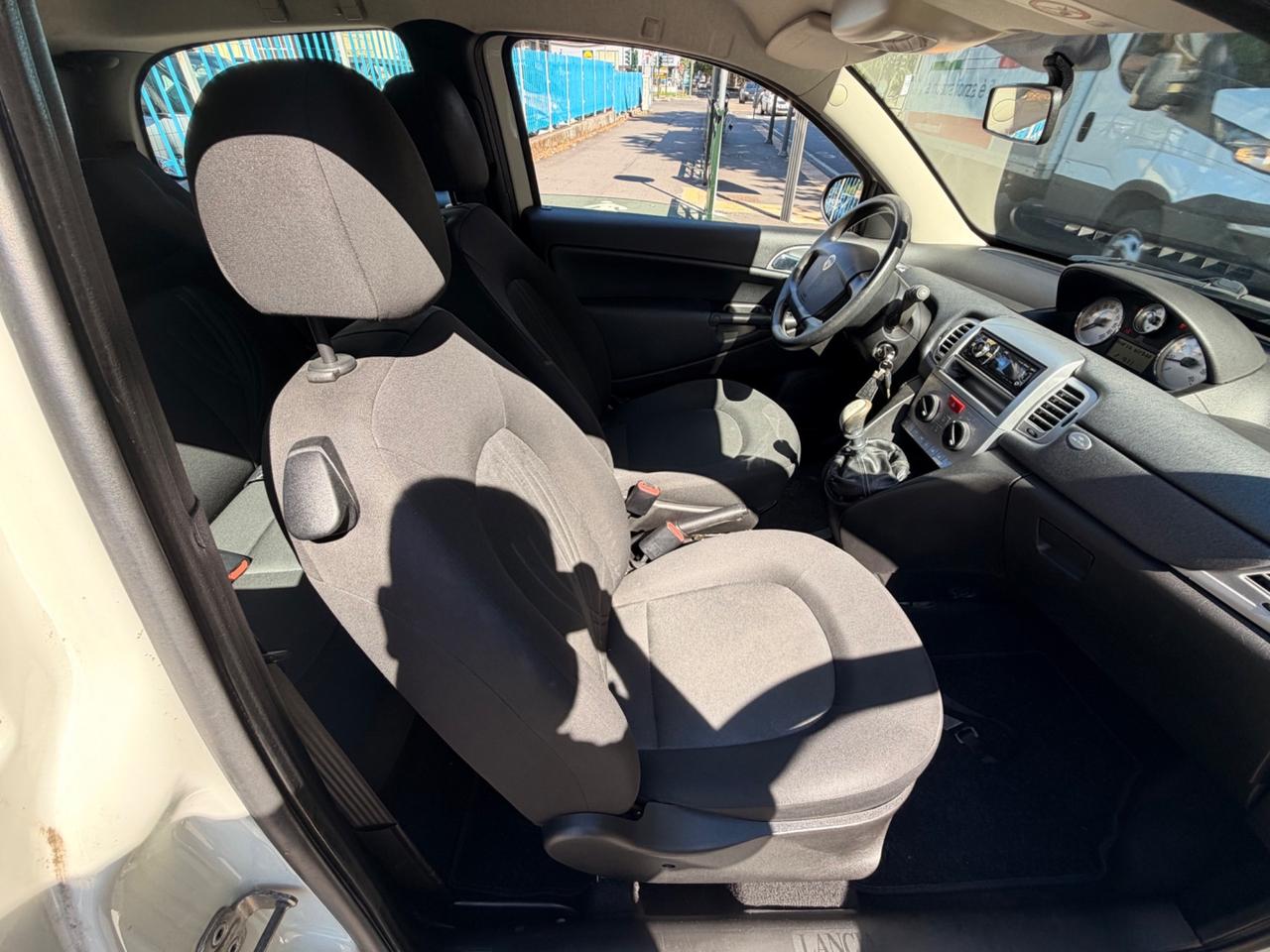 Lancia Ypsilon 1.2 69 CV Unyca 2012