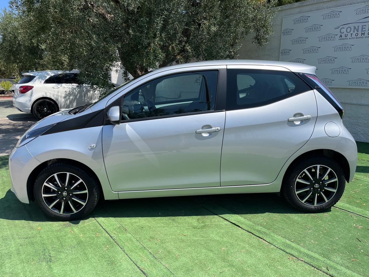 Toyota Aygo 1.0 VVT-i 69 CV 5 porte x-play TSS