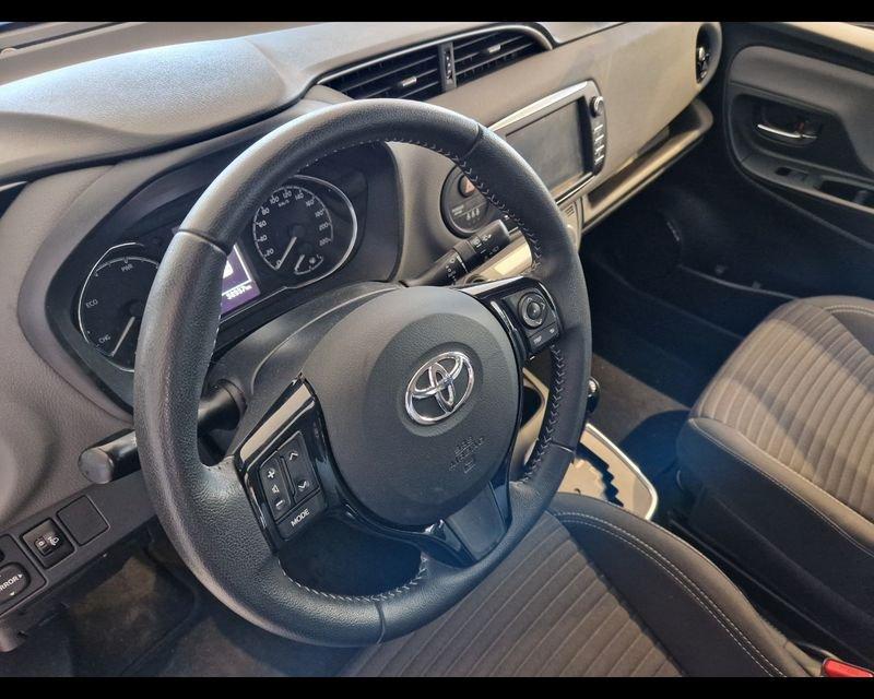 Toyota Yaris III 2017 5p 1.5h Business