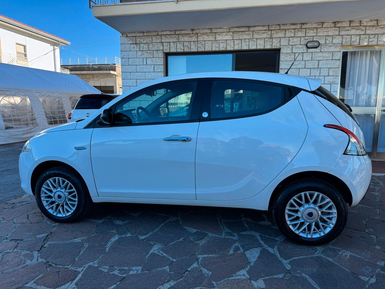 Lancia Ypsilon 0.9 TwinAir 85 CV 5 porte Metano Ecochic Gold