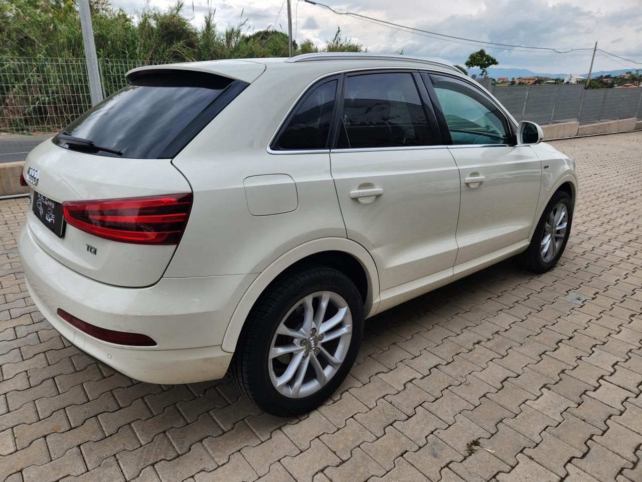 Audi Q3 AUDI Q3 2.0 DIESEL SLINE