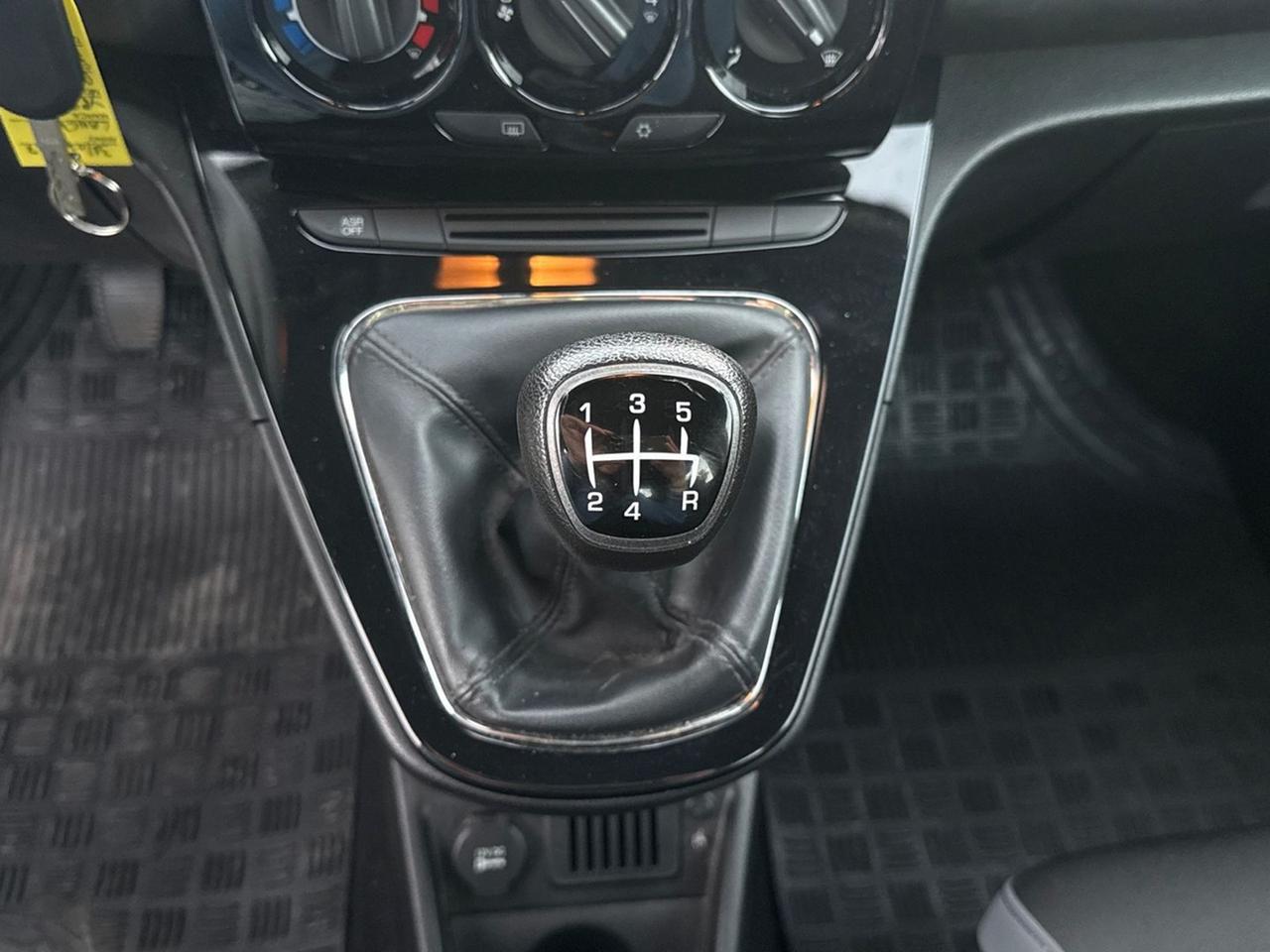 Lancia Ypsilon 1.2 gold 69cv